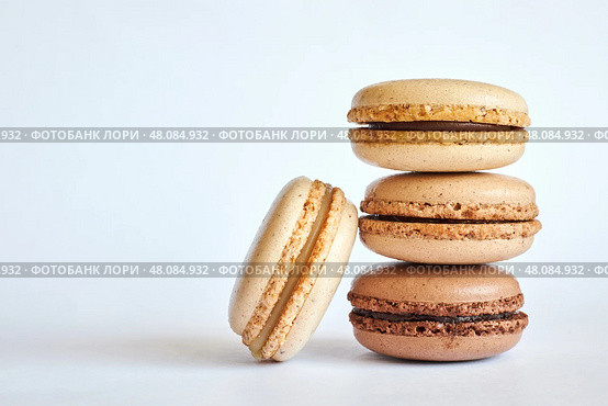 Different shades of brown macaron stack. Стоковое фото, фотограф Екатерина Якименко / Фотобанк Лори