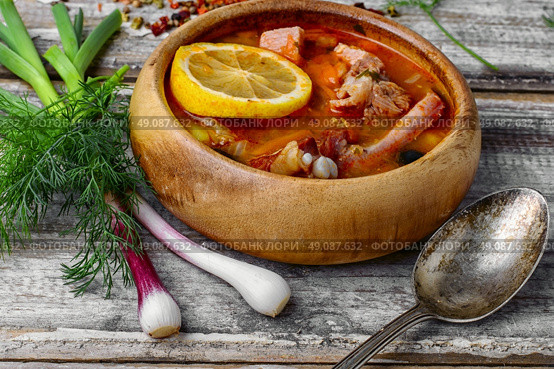 Dish of Russian cuisine-beef stew. Traditional Solyanka with smoked meats in wooden plate. Стоковое фото, агентство Ingram Publishing / Фотобанк Лори