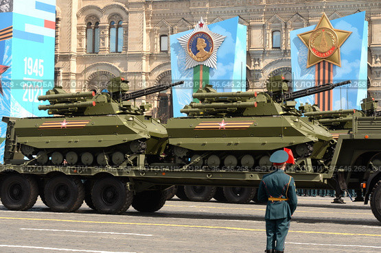 Дистанционно управляемый робототехнический комплекс "Уран-9" на генеральной репетиции парада в честь Дня Победы на Красной площади Москвы (2021 год). Редакционное фото, фотограф Free Wind / Фотобанк Лори