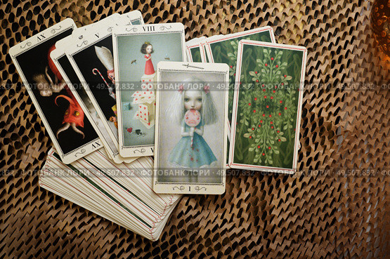divination card Tarot set up. close up. Редакционное фото, агентство Ingram Publishing / Фотобанк Лори