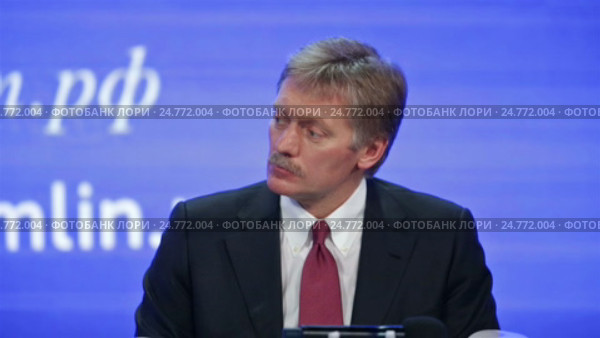 Дмитрий Сергеевич Песков - пресс-секретарь президента Российской Федерации, заместитель руководителя Аппарата Президента на ежегодной пресс-конференции Владимира Путина (2016 год). Редакционное видео, видеограф Игорь Долгов / Фотобанк Лори