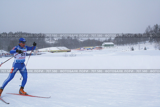 Догоняющий лыжник (2009 год). Редакционное фото, фотограф Антон Корнилов / Фотобанк Лори