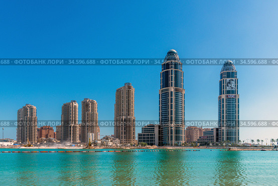 Doha, Qatar - Nov 23. 2019. District Qanat Quartier on Pearl Island. Стоковое фото, фотограф Володина Ольга / Фотобанк Лори