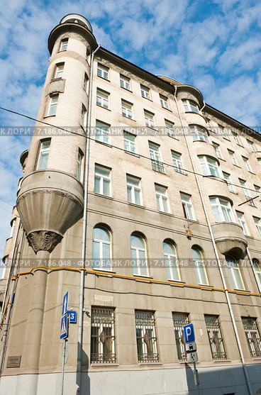 Доходный дом Л. В. Шамшиной. Улица Знаменка. Москва. Россия (2015 год). Редакционное фото, фотограф E. O. / Фотобанк Лори