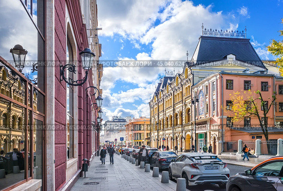 Доходный дом Третьяковых, Кузнецкий мост, Лавка Архитектора, улица Рождественка, Москва (2023 год). Редакционное фото, фотограф Baturina Yuliya / Фотобанк Лори