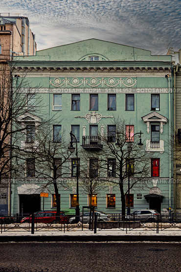 Дом И. В. Кошанского (дом А. М. Сомова), 1839 (1912). Архитекторы: Иосиф Михайлович Маевский, Карл Иванович  Реймерс. Объект культурного наследия регионального значения 781710992790005. Санкт-Петербург, улица Большая Конюшенная, дом 15. Редакционное фото, фотограф Александр Селезнев / Фотобанк Лори