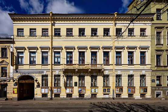 Дом Кочневой, 1808. Архитектор: Луиджи Руска. Санкт-Петербург,  Набережная реки Фонтанки, дом 41. Редакционное фото, фотограф Александр Селезнев / Фотобанк Лори