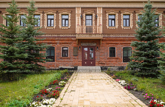 Дом купца Ф. Т. Каменева в Свияжске. Построен в конце 19 века. Восстановлен в 2011. В настоящее время  гостиница. Сентябрь 2021. Редакционное фото, фотограф ирина реброва / Фотобанк Лори