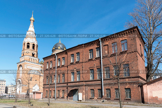 Дом попечительства о народной трезвости (Дом Воскресенского храма). Церковь Воскресения Христова у Варшавского вокзала. Санкт-Петербург (2017 год). Стоковое фото, фотограф Александр Щепин / Фотобанк Лори