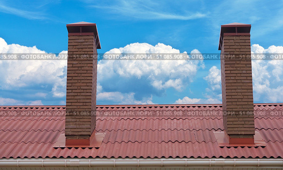 Дом с черепицей и с дымовой трубой. House from a brick with a pipe. Стоковое фото, фотограф Татьяна Д / Фотобанк Лори