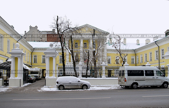 Дом-усадьба Барышникова (1793-1802), архитектор М.Ф.Казаков. (ЗАО «Аргументы и факты») (2012 год). Редакционное фото, фотограф Илюхина Наталья / Фотобанк Лори