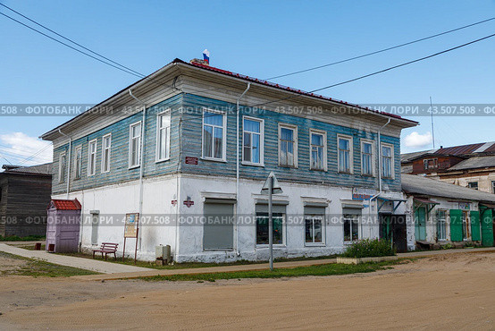Дом в посёлке Пинега, Архангельская область (2022 год). Стоковое фото, фотограф Николай Гернет / Фотобанк Лори