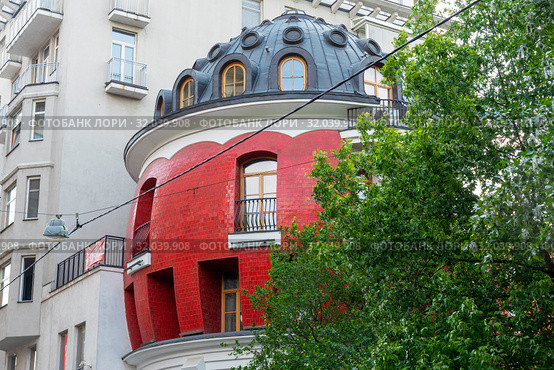 Дом-яйцо на улице Машкова, 1/11. Москва (2019 год). Редакционное фото, фотограф Александр Щепин / Фотобанк Лори