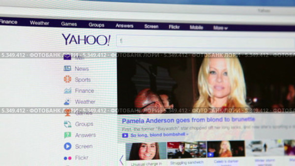 Домашняя страница второй по популярности поисковой системы Yahoo (2013 год). Редакционное видео, видеограф Кекяляйнен Андрей / Фотобанк Лори
