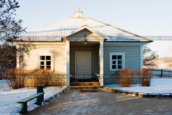 Домик няни. Михайловское. (2008 год). Редакционное фото, фотограф Александр Щепин / Фотобанк Лори