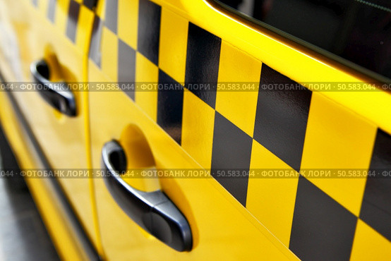 Door of taxi with checker. Стоковое фото, агентство Ingram Publishing / Фотобанк Лори