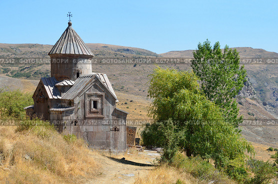 Древний монастырь Тсахацкар в горах Армении (2014 год). Стоковое фото, фотограф Овчинникова Ирина / Фотобанк Лори
