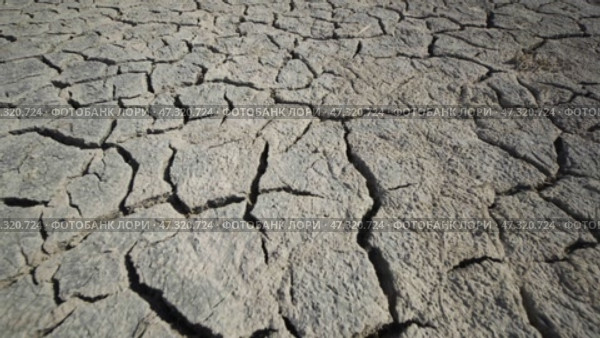 Dry cracked soil forming a beautiful pattern due to the lack of water in the sivash lake near the arabat spit in crimea. Стоковое видео, видеограф Mikhail Davidovich / Фотобанк Лори
