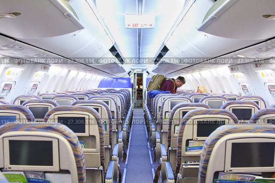 Dubai, United Arab Emirates - February 06, 2016: People leave the cabin of airliner after landing. Редакционное фото, фотограф Курганов Александр / Фотобанк Лори