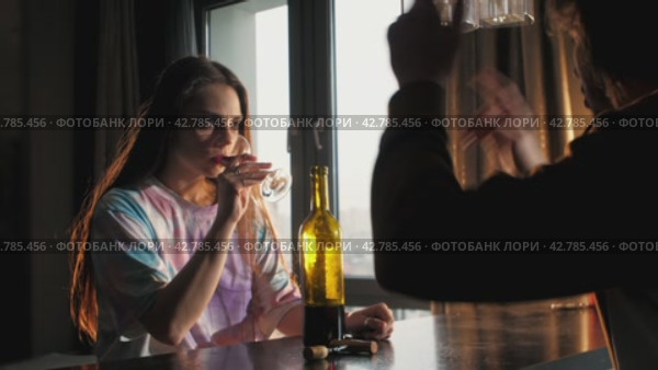 During a family argument, the husband yells at his wife and she drinks too much wine. Стоковое видео, видеограф Strunov David / Фотобанк Лори