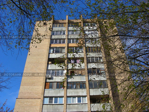 Двенадцатиэтажный одноподъездный кирпичный жилой дом серии "Смирновская". Построен в 1972 году. Улица Приорова, 40, корпус 2. Район Коптево. Город Москва (2012 год). Стоковое фото, фотограф lana1501 / Фотобанк Лори