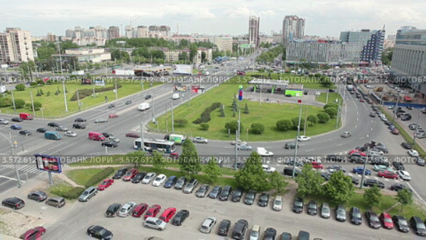Движение по площади Конституции в Санкт-Петербурге (2012 год). Редакционное видео, видеограф Кекяляйнен Андрей / Фотобанк Лори