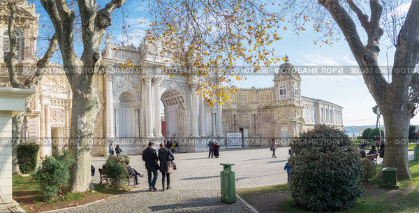 Дворец Долмабахче в Стамбуле. Dolmabahce palace. Istanbul, Turkey - December 9, 2018. Редакционное фото, фотограф Игорь Струков / Фотобанк Лори