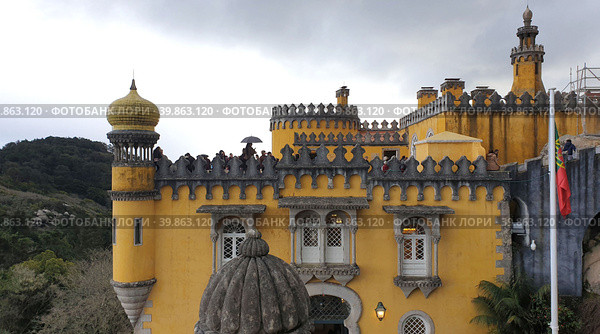 Дворец Пена (Palacio Nacional da Pena). Синтра, Лиссабон, Португалия (2023 год). Редакционное фото, фотограф lana1501 / Фотобанк Лори