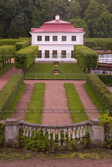 Дворец Петергофа (2009 год). Редакционное фото, фотограф Алексей Петров / Фотобанк Лори