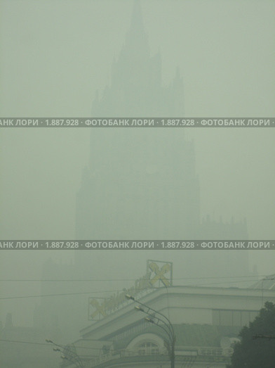 Дым в Москве (2010 год). Стоковое фото, фотограф Наталия Полетаева / Фотобанк Лори