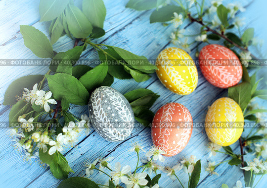 Easter eggs and cake, happy holidays. Стоковое фото, фотограф ElenArt / Фотобанк Лори