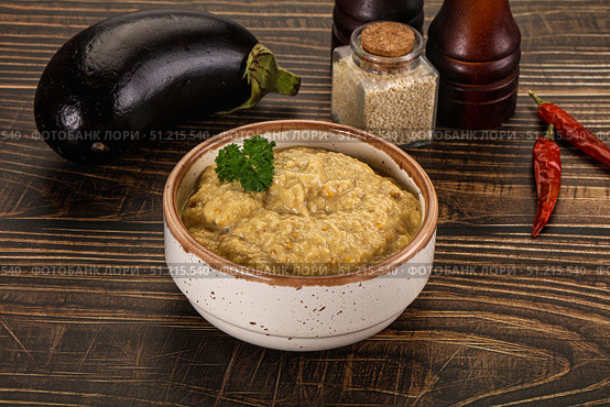 Eggplant dip - Mutabal with tahini paste. Стоковое фото, фотограф Андрей Старостин / Фотобанк Лори