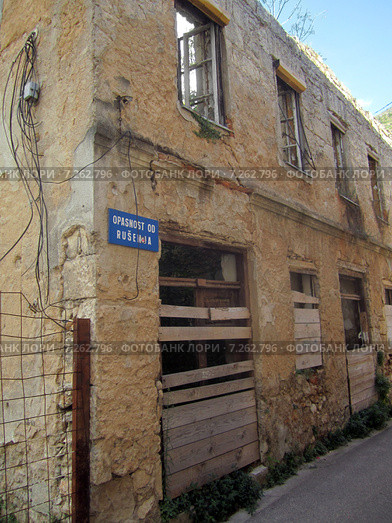 Эхо войны. Город Мо́стар (босн. Mostar, серб. Мостар, хорв. Mostar) — город в Боснии и Герцеговине (2014 год). Стоковое фото, фотограф Анатолий Заводсков / Фотобанк Лори
