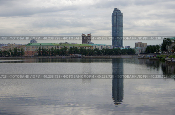 Екатеринбург: Городской пруд (2021 год). Редакционное фото, фотограф Алексей Иванов / Фотобанк Лори