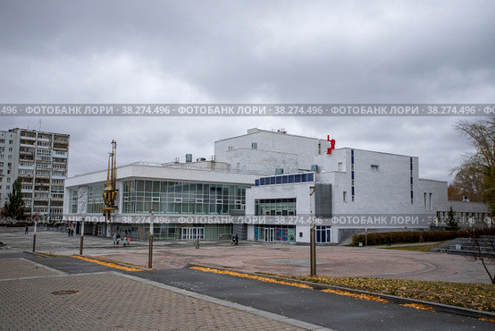 Екатеринбург. Осенний вид на Екатеринбургский театр юного зрителя (2022 год). Редакционное фото, фотограф Литвяк Игорь / Фотобанк Лори