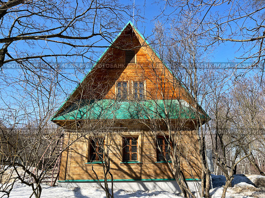 Экскурсионное бюро в музее-заповеднике "Коломенское" ранней весной. Россия, город Москва (2023 год). Редакционное фото, фотограф Овчинникова Ирина / Фотобанк Лори