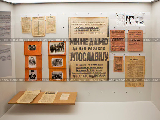 Экспозиция в зале музея истории Югославии. Белград. Сербия (2019 год). Редакционное фото, фотограф Сергей Афанасьев / Фотобанк Лори