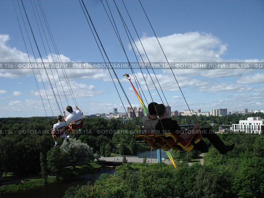 Экстремальный аттракцион. Стоковое фото, фотограф Сергей Цепек / Фотобанк Лори