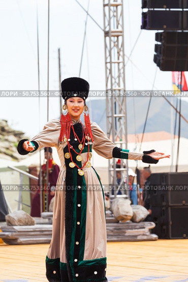 ELANTSY, IRKUTSK REGION, RUSSIA - July 5, 2025: Erdynskie Games– festival of nomadic peoples of Eurasia. Beautiful Buryat girl in national costume on open stage in Beauty Contest. Редакционное фото, фотограф Виктория Катьянова / Фотобанк Лори