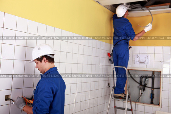 Electricians. Стоковое фото, агентство Ingram Publishing / Фотобанк Лори
