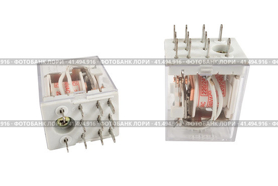 Электромагнитные электрические реле на белом фоне. Electromagnetic relay  isolated on white background. Стоковое фото, фотограф Татьяна Д / Фотобанк Лори