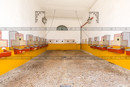 empty bull stable in bullfight arena, plaza de toros, Sevilla, Spain. Стоковое фото, агентство Ingram Publishing / Фотобанк Лори