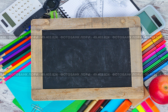Empty Chalkboard with copy space and school supplies. Chalkboard and school supplies. Стоковое фото, агентство Ingram Publishing / Фотобанк Лори
