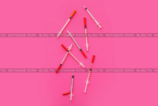 Empty syringes on pink background. Стоковое фото, фотограф Pixel_shot / Фотобанк Лори