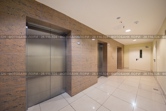 Empty white hall with metal elevator doors in modern building. Стоковое фото, фотограф Losevsky Pavel / Фотобанк Лори