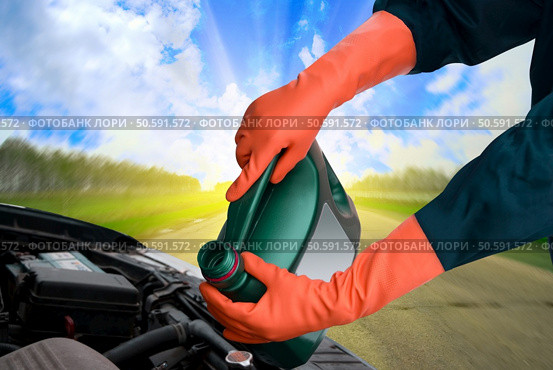 Engine_oil_lubricant_motor_vehicle_technical_services. Стоковое фото, агентство Ingram Publishing / Фотобанк Лори