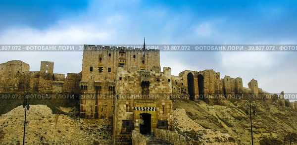 Entrance to Aleppo citadel, damaged by ISIS now Syria (2011 год). Стоковое фото, фотограф Сергей Майоров / Фотобанк Лори