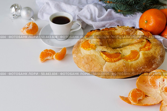 epiphany day dessert with orange coffee. Стоковое фото, агентство Ingram Publishing / Фотобанк Лори
