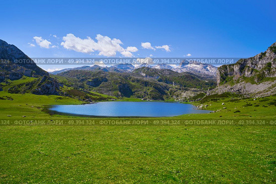 Ercina lake at Picos de Europa in Asturias of Spain. Стоковое фото, агентство Ingram Publishing / Фотобанк Лори