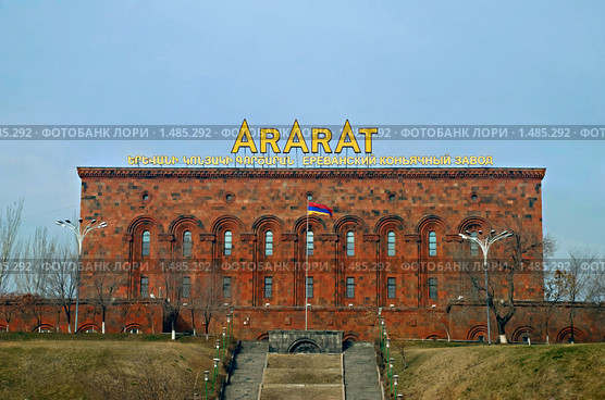 Ереванский коньячный завод (2010 год). Редакционное фото, фотограф Елена Галачьянц / Фотобанк Лори